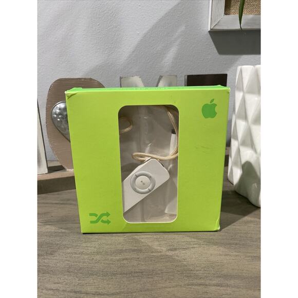 Apple iPod shuffle 1st Generation White (512 MB) MA133LL/A PC Mac 120 Songs - Picture 1 of 8